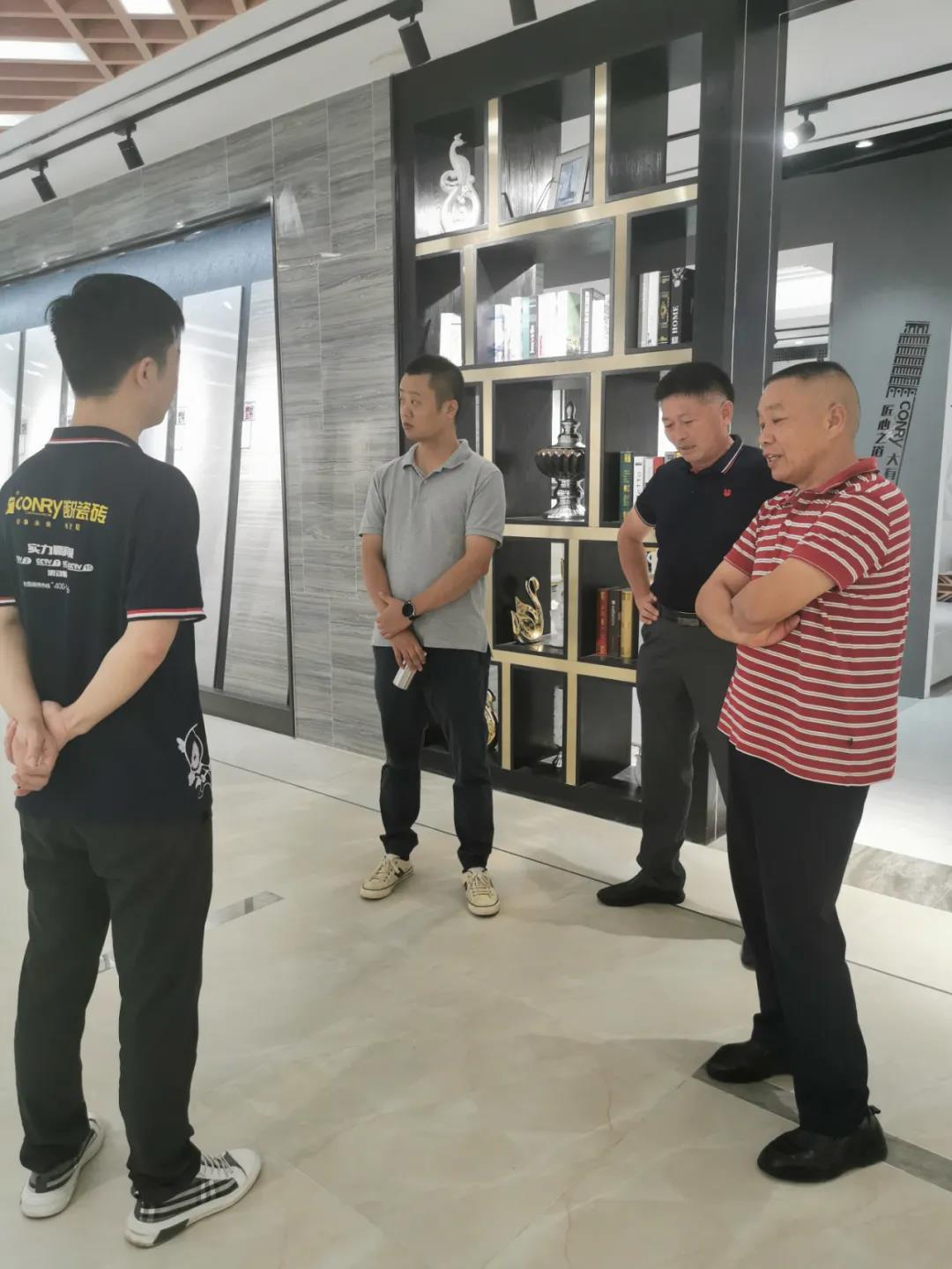 百强房地产商战略合作伙伴，每个荣耀背后都有一个创锐瓷砖！